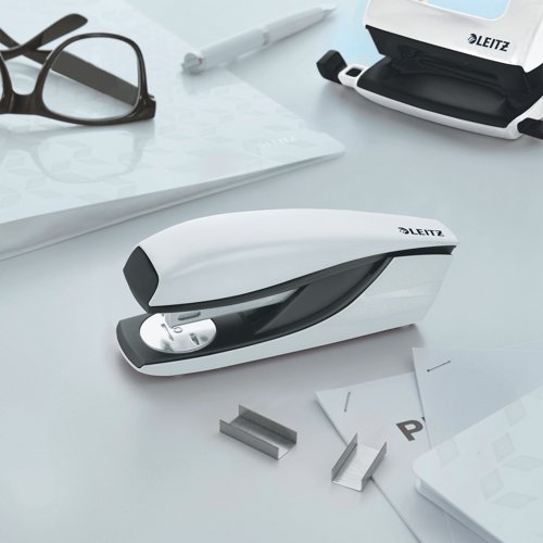Metal stapler in striking WOW colours that let your personality shine through. For everyday use. Robust and reliable with the capacity to staple up to 30 sheets of 80gsm paper. Patented Direct Impact Technology and Leitz Power Performance staples P3 (24/6, 26/6) ensure perfect stapling every time. With a handy integrated staple remover. Pearl white. Buy any 3 WOW products and claim a free Leitz Cosy Footrest.