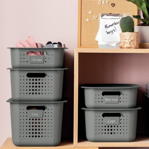 SmartStore Basket Recycled 15 is made from recycled plastic that is lightweight, durable and suited for both dry and wet surfaces. The basket fits perfectly in any room to store with a Scandinavian touch. This medium size basket has room for various office items.
