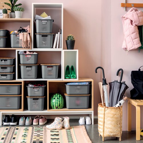 OT08524 | SmartStore Basket Recycled 20 is made from recycled plastic that is lightweight, durable and suited for both dry and wet surfaces. The basket fits perfectly in any room to store with a Scandinavian touch. This large size basket has room for larger, bulky office items.