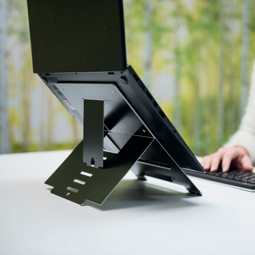 The R-Go Riser Flexible Laptop Stand quickly and easily creates your own ergonomic workstation. These stands lift your screen easily up to eye level. This puts your head in a natural position and reduces the tension in your neck and shoulder muscles. This laptop riser is height adjustable in 5 positions. The R-Go Riser Flexible is made of aluminium and has a slim design. Ideal to carry in your bag.
